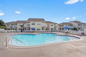 A heated pool - Unique, Pet-Friendly Studio | Newly Redecorated (Destin)