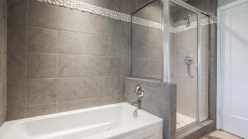 Shower, jetted bath, hair dryer, towels