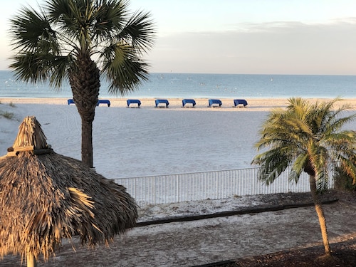 Beachfront SeaBreeze Condo #102