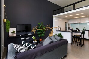 40-inch LCD TV with cable channels, TV, Netflix - NowHere Boutique Suites at EST KL Sentral (Kuala Lumpur)