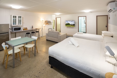 Executive Studio Suite, Garden View
