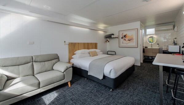 Deluxe Room, 1 King Bed