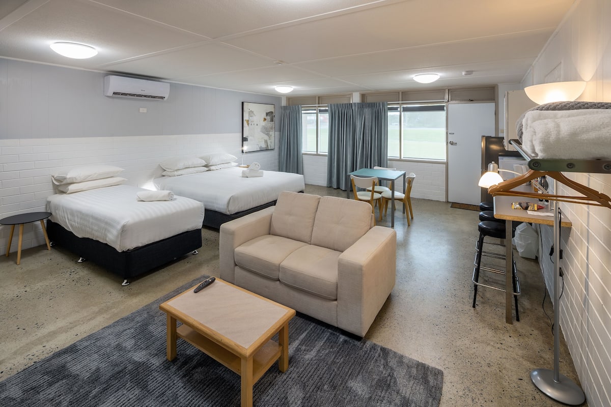 Executive studio suite, uitzicht op tuin | 1 slaapkamer, luxe beddengoed, pillowtop-bedden