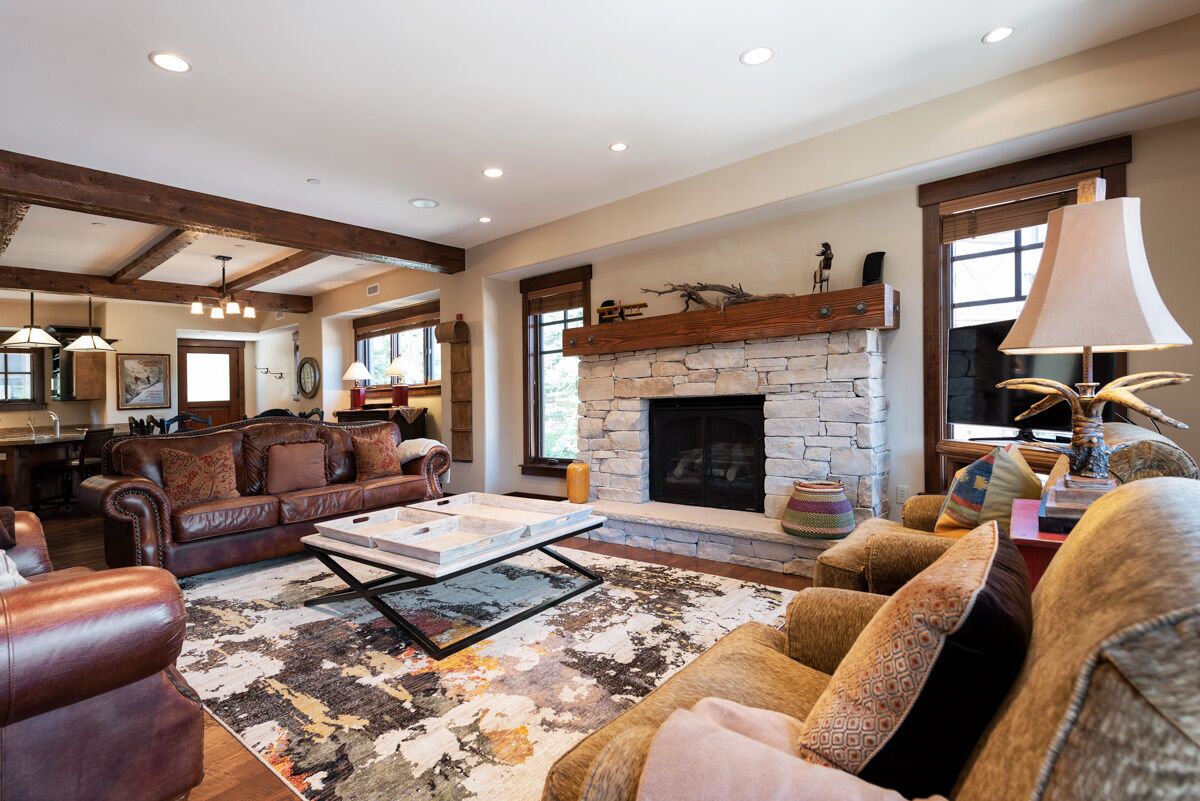 Attractive Townhome, Silver Star #703, with amenity access