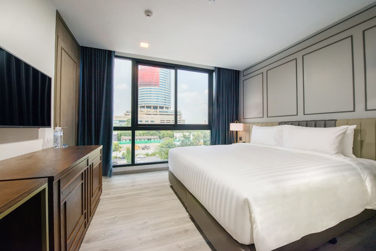 Superior Double Room, 1 King Bed | City view