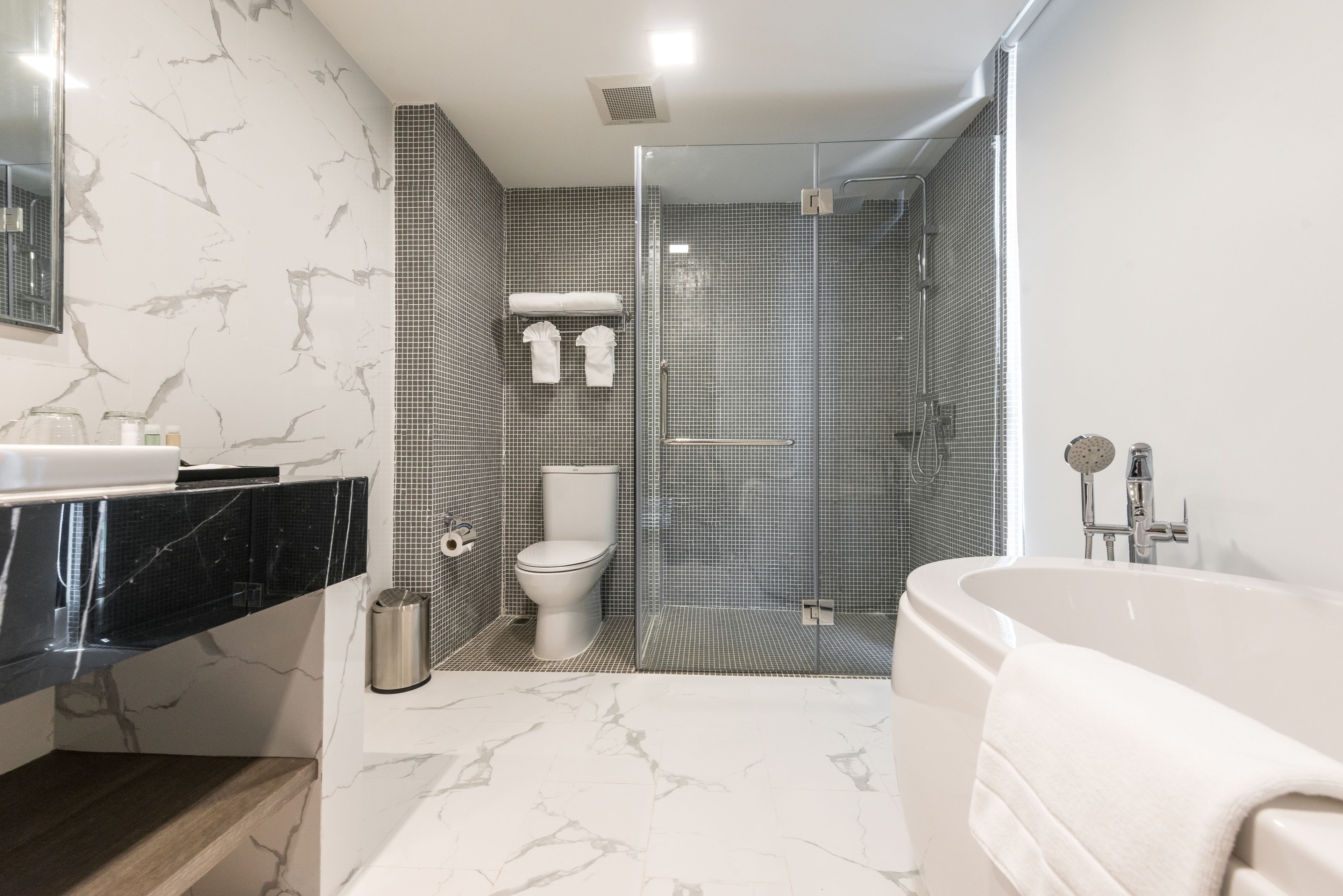 family suite, 2 bedrooms | bathroom | free toiletries, hair dryer, bathrobes, slippers