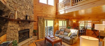 Maggie Valley Cabin w/ Private Hot Tub & Game Room