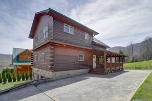 Exterior - Maggie Valley Cabin w/ Private Hot Tub & Game Room (Maggie Valley)