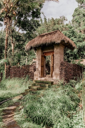 Vista frontal de la propiedad