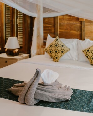 Desk, laptop workspace - Song Broek Jungle Resort (Payangan)
