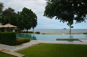 Outdoor pool, an infinity pool