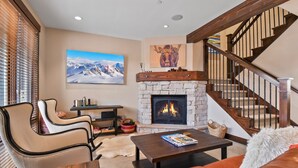 Living area - Silver Star 702 | Apres Ski Hot Tub (Park City)