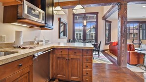 Interior - Silver Star 702 | Apres Ski Hot Tub (Park City)