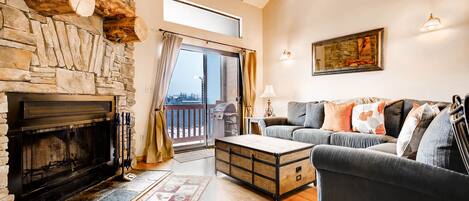 Televisión y chimenea