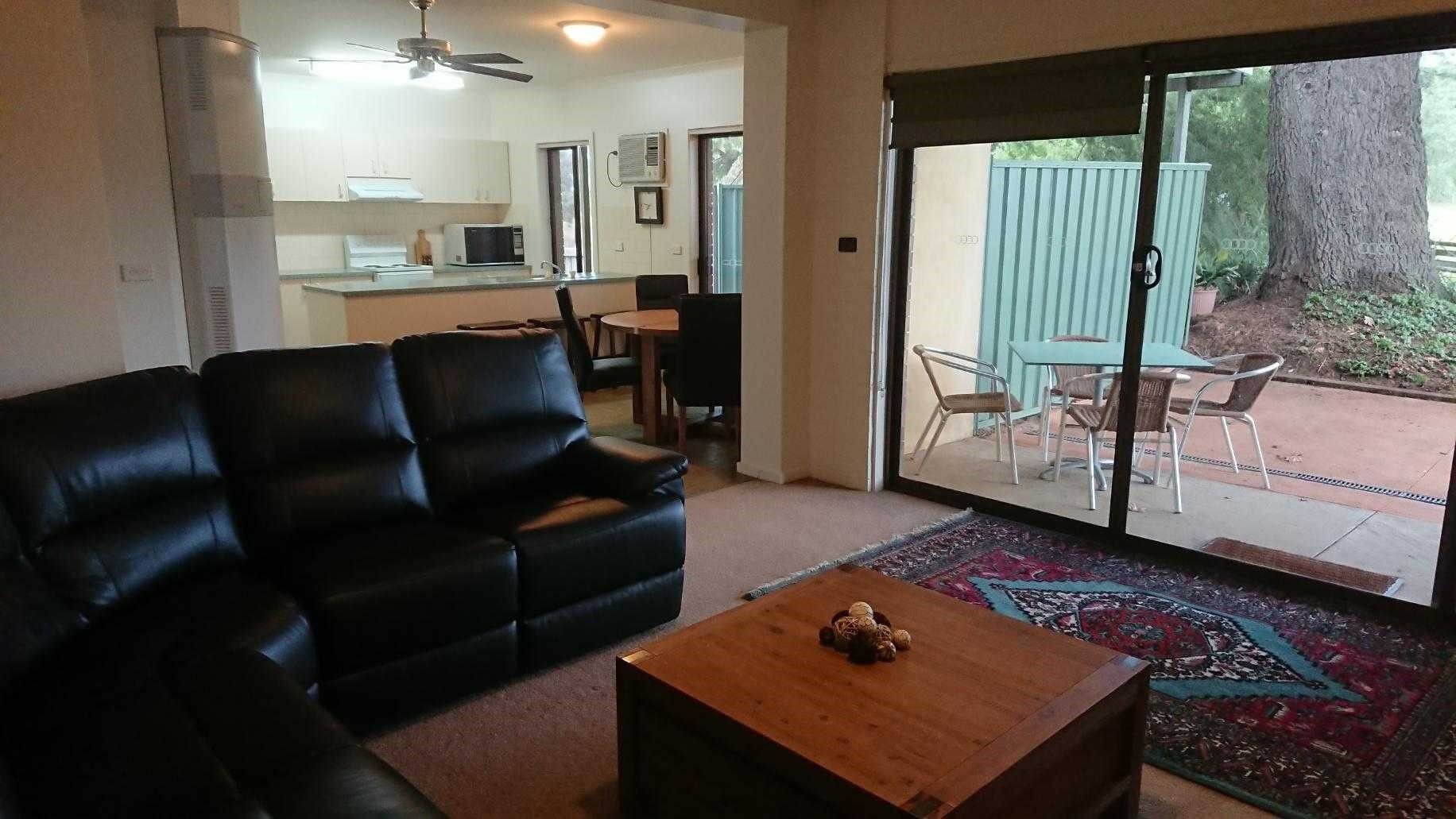 Apartment, 2 Bedrooms, Non Smoking, Golf View | Living room