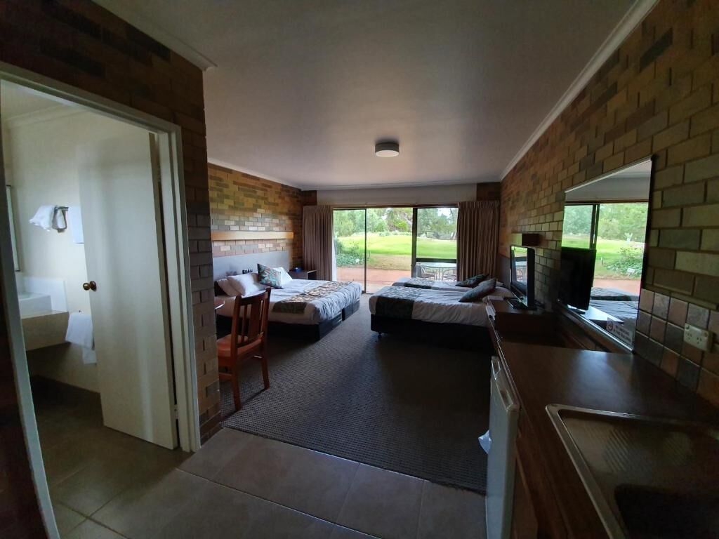 Iron/ironing board, WiFi (free), bed sheets