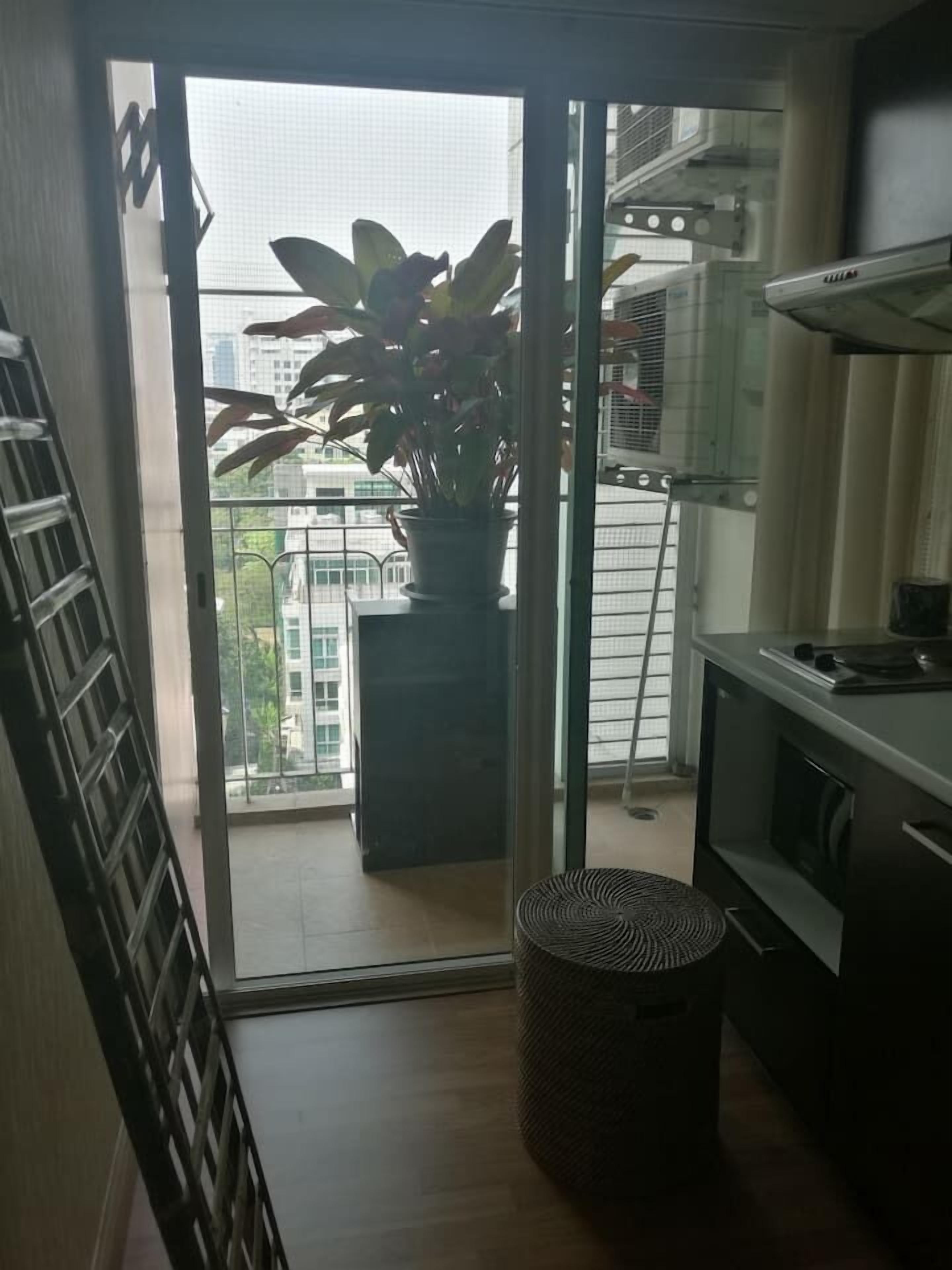 Design Suite, 1 Bedroom, Refrigerator & Microwave | Private kitchen