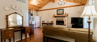 Alamo Spring- Country Cabin | Comfy Cabin