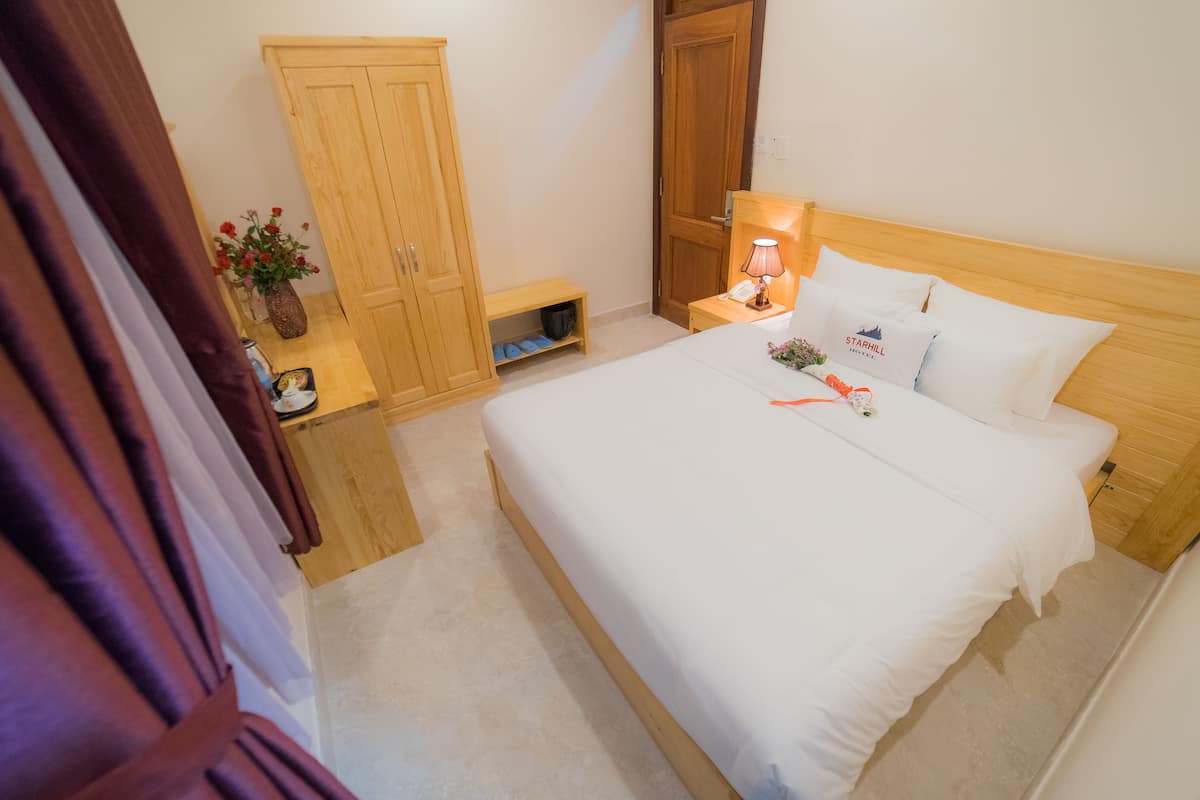 Kamar Double Basic | Minibar, meja kerja, dan Wi-Fi gratis