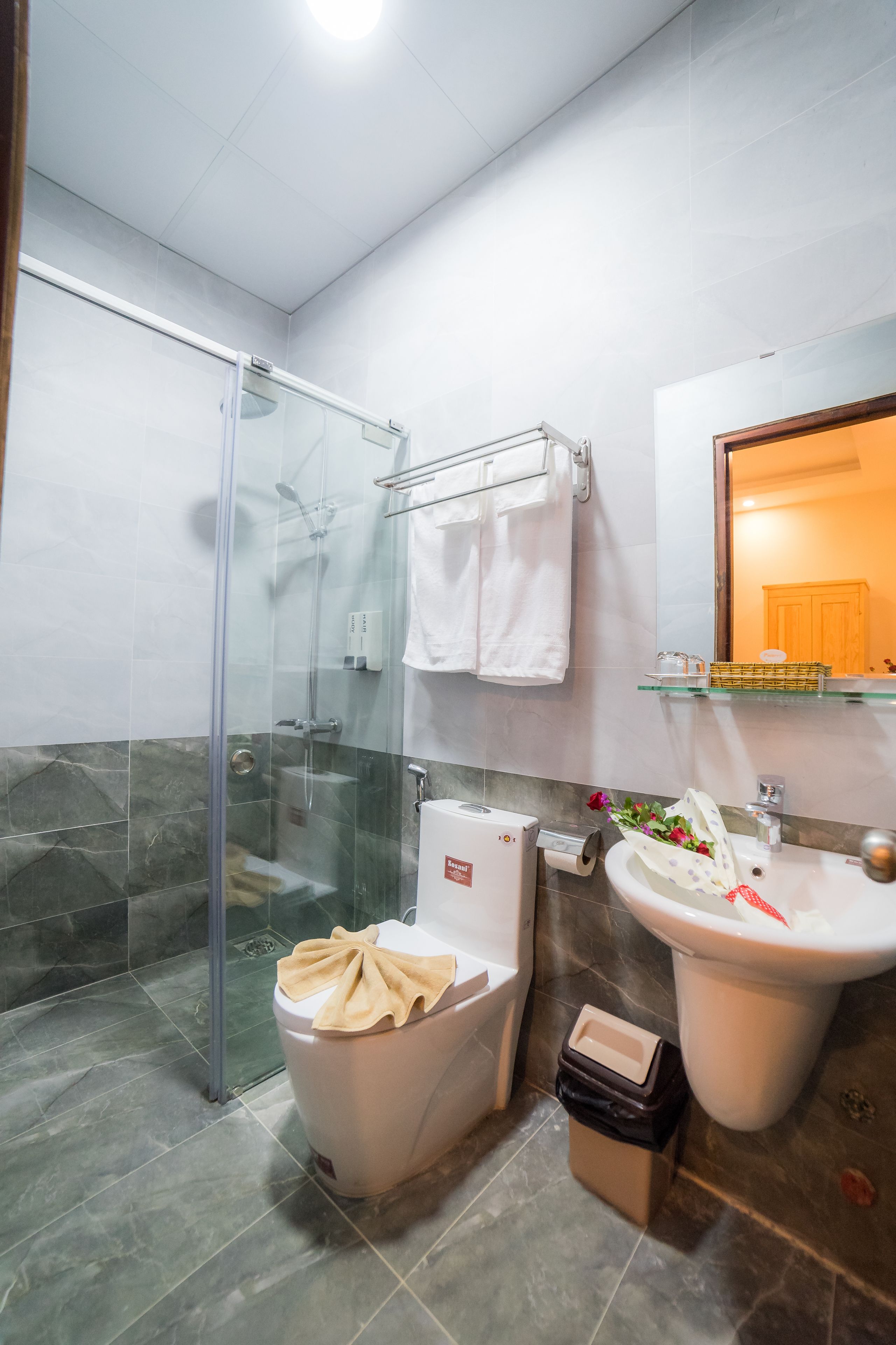 shower, free toiletries, hair dryer, slippers