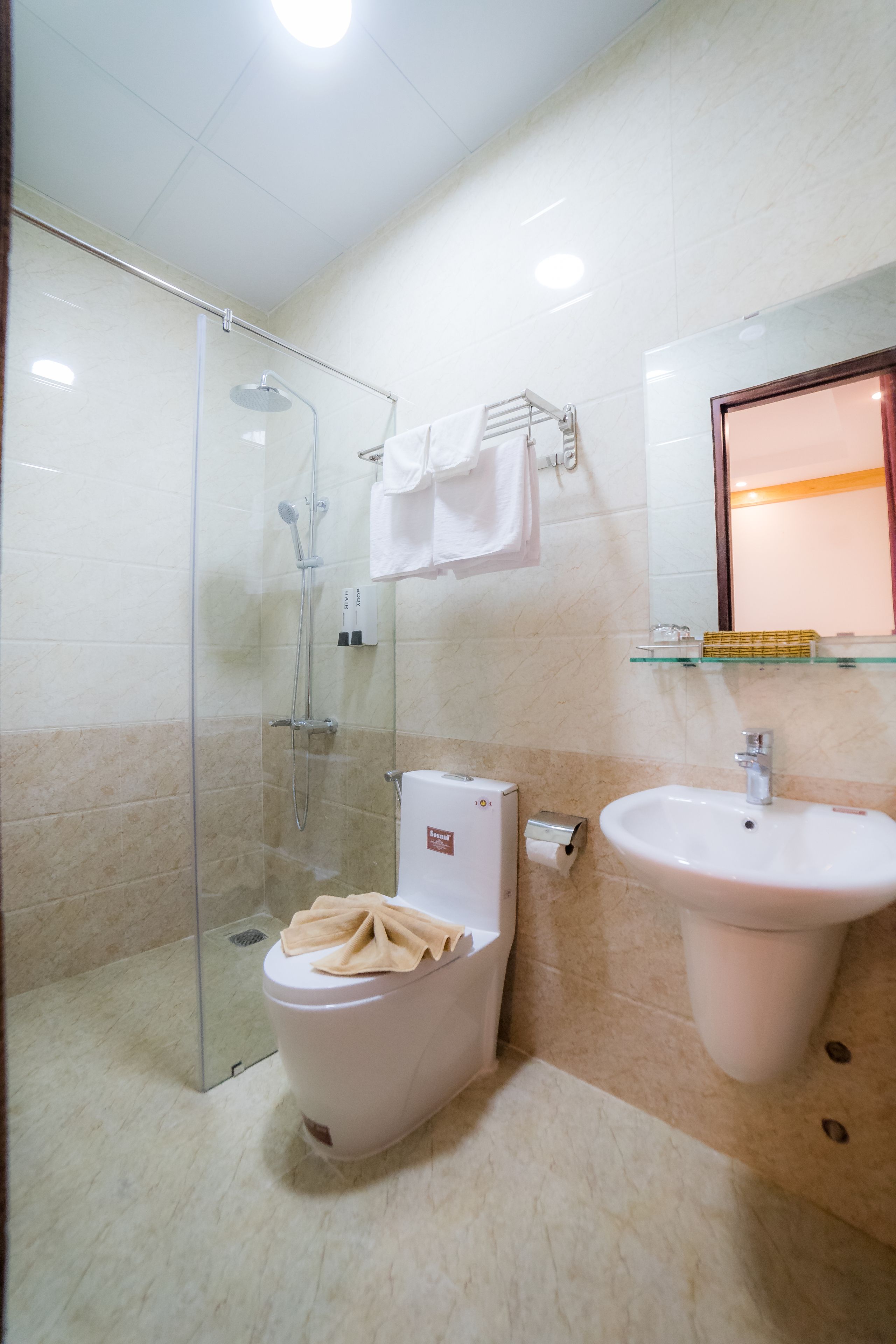 shower, free toiletries, hair dryer, slippers