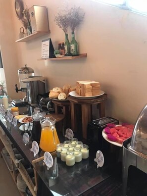 Free daily cooked-to-order breakfast