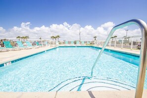 Pool - Island Shores 250- 3 BR | Gulf Front (Gulf Shores)