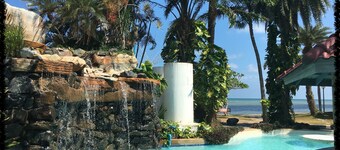 Oppdatert hjem med 24 timers vakthold i privat villa. Ligger i nærheten av strand og bassenger