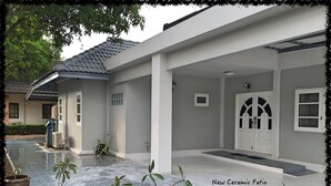 A house with a new ceramic patio, a covered porch, and a door with decorative glass panels. - 3 bdrm, 3 ba home with 24 hr security in private Villa. Located nr beach & pools (Kram)
