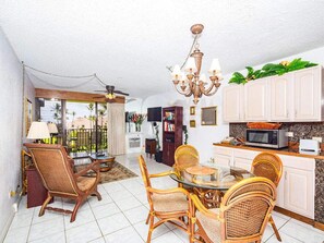 Interior - Airy, Open Suite w/Kitchen+Bath Upgrades, Lanai, WiFi, AC–Kamaole Sands 5308 (KIHEI)