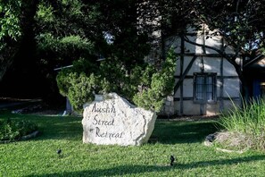 Property grounds - Austin St.- Kristin's Suite | Private Patio | Fireplace (Fredricksburg)