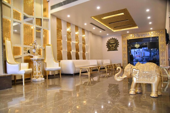 Interior entrance - Sallow Royal Suites (Amritsar)