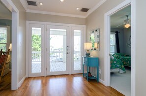 5 bedrooms, iron/ironing board, WiFi, bed sheets