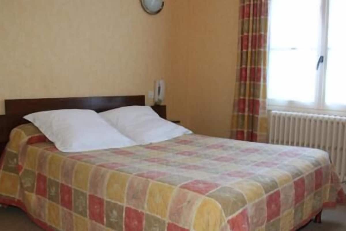 Habitación doble, baño privado | Ropa de cama de alta calidad y escritorio
