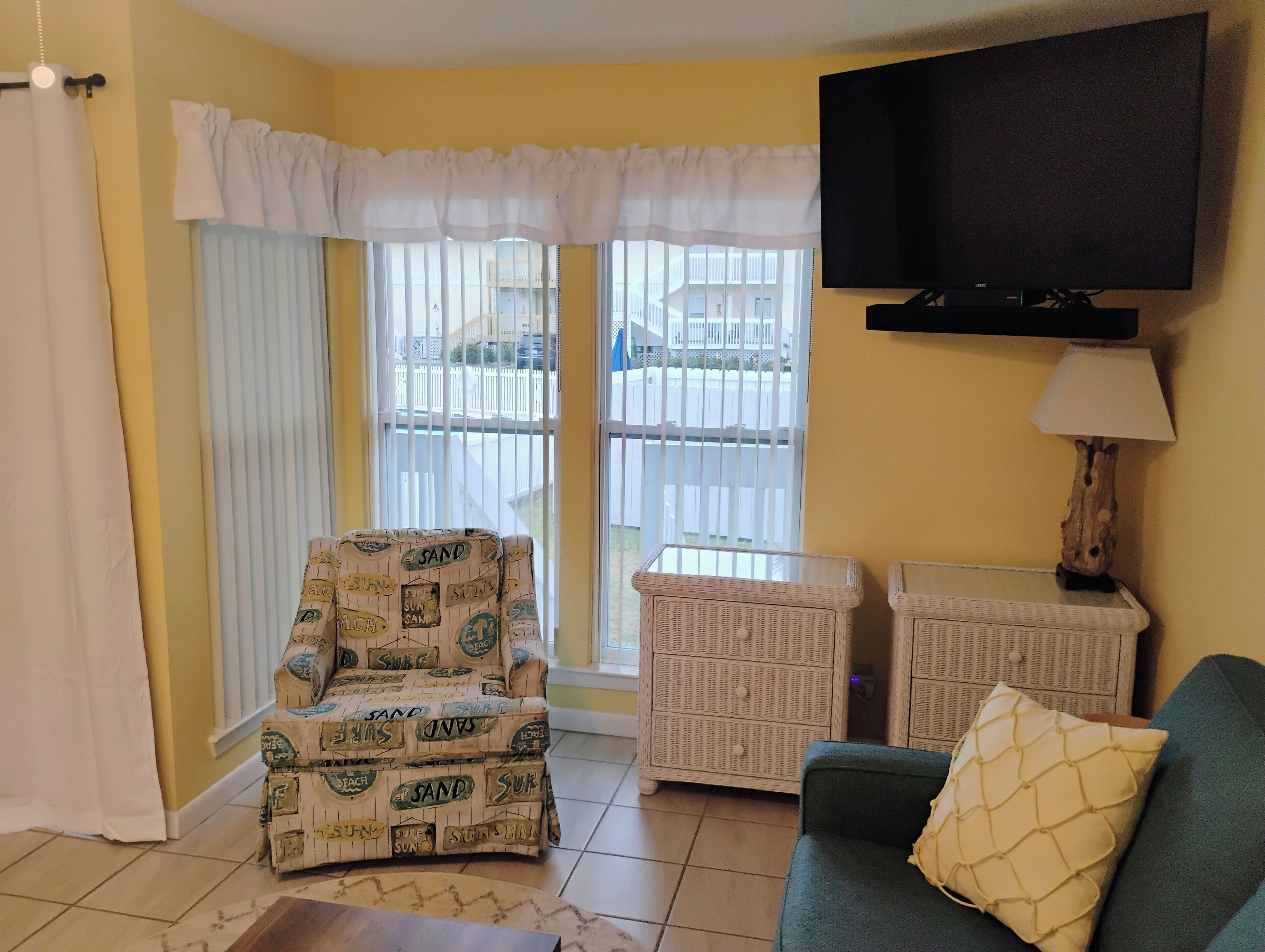 Poolside Studio | Updated & Close To The Beach - Destin