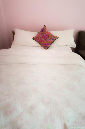 책상, 간이 침대, 무료 WiFi