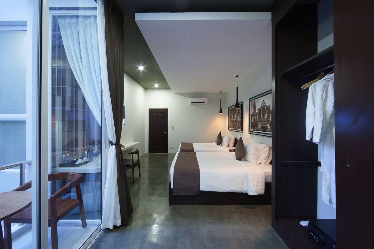 Premium bedding, minibar, in-room safe, desk