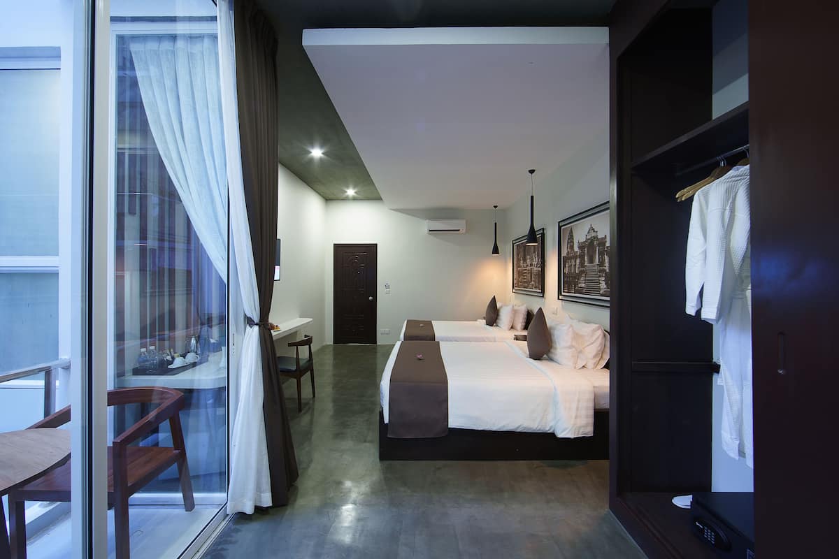 Premium bedding, minibar, in-room safe, desk