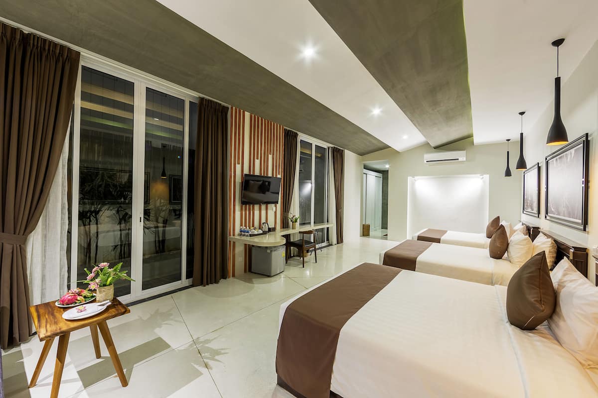 Premium bedding, minibar, in-room safe, desk