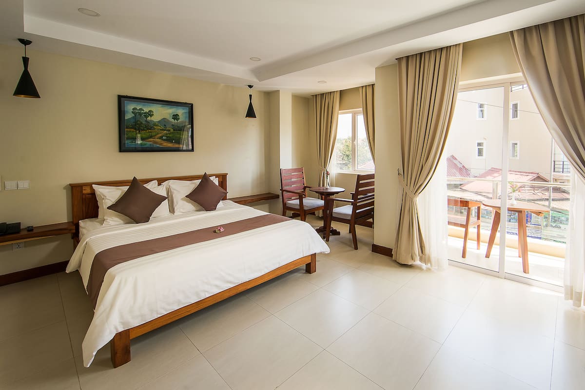 Premium bedding, minibar, in-room safe, desk