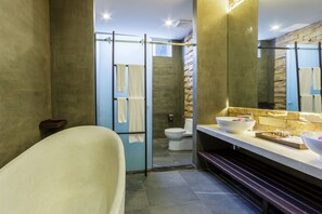 Free toiletries, hair dryer, bathrobes, slippers - The Amazing Residence (Siem Reap)