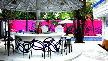 Bar à beira da piscina