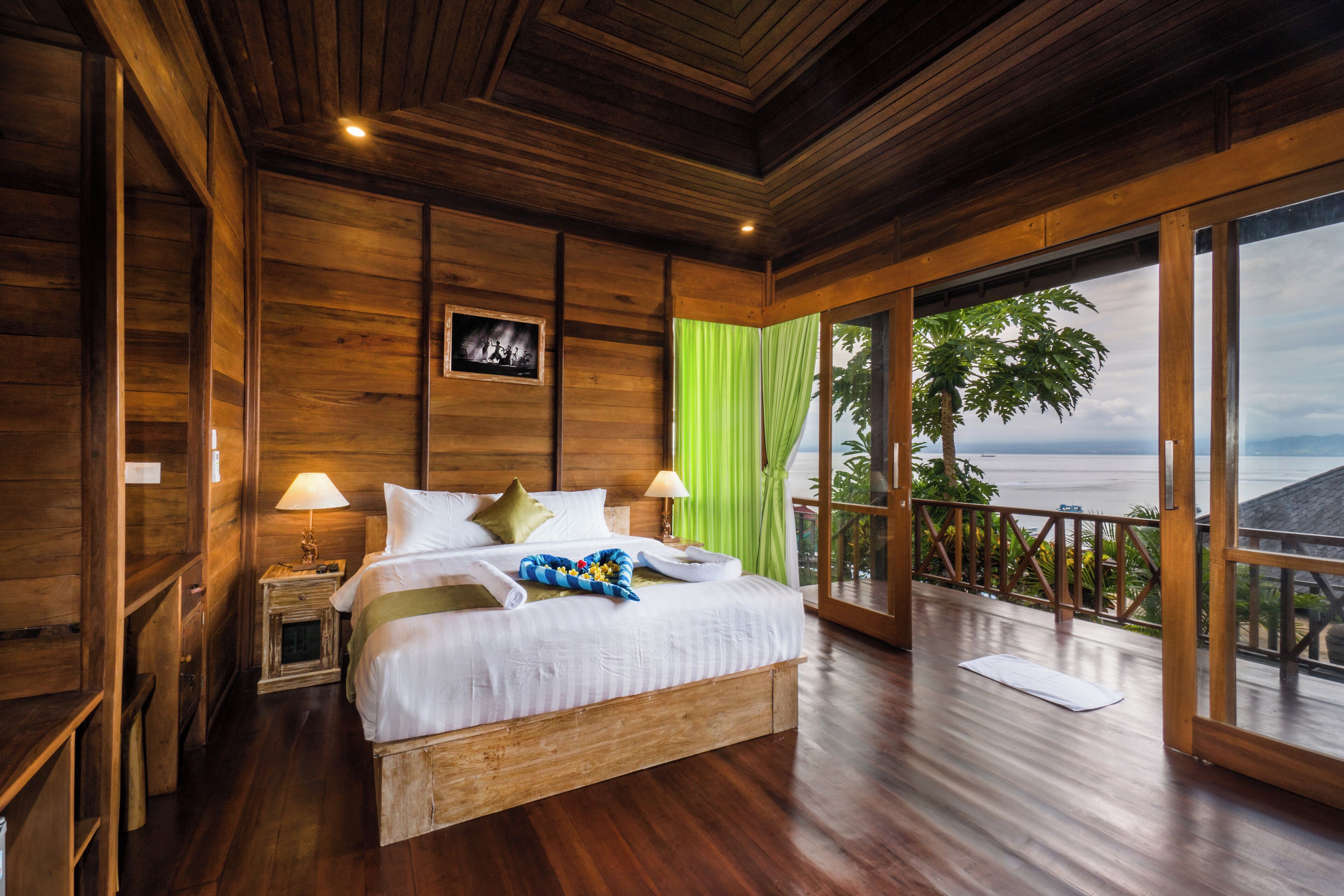 superior double or twin room | minibar, in-room safe, desk, laptop workspace