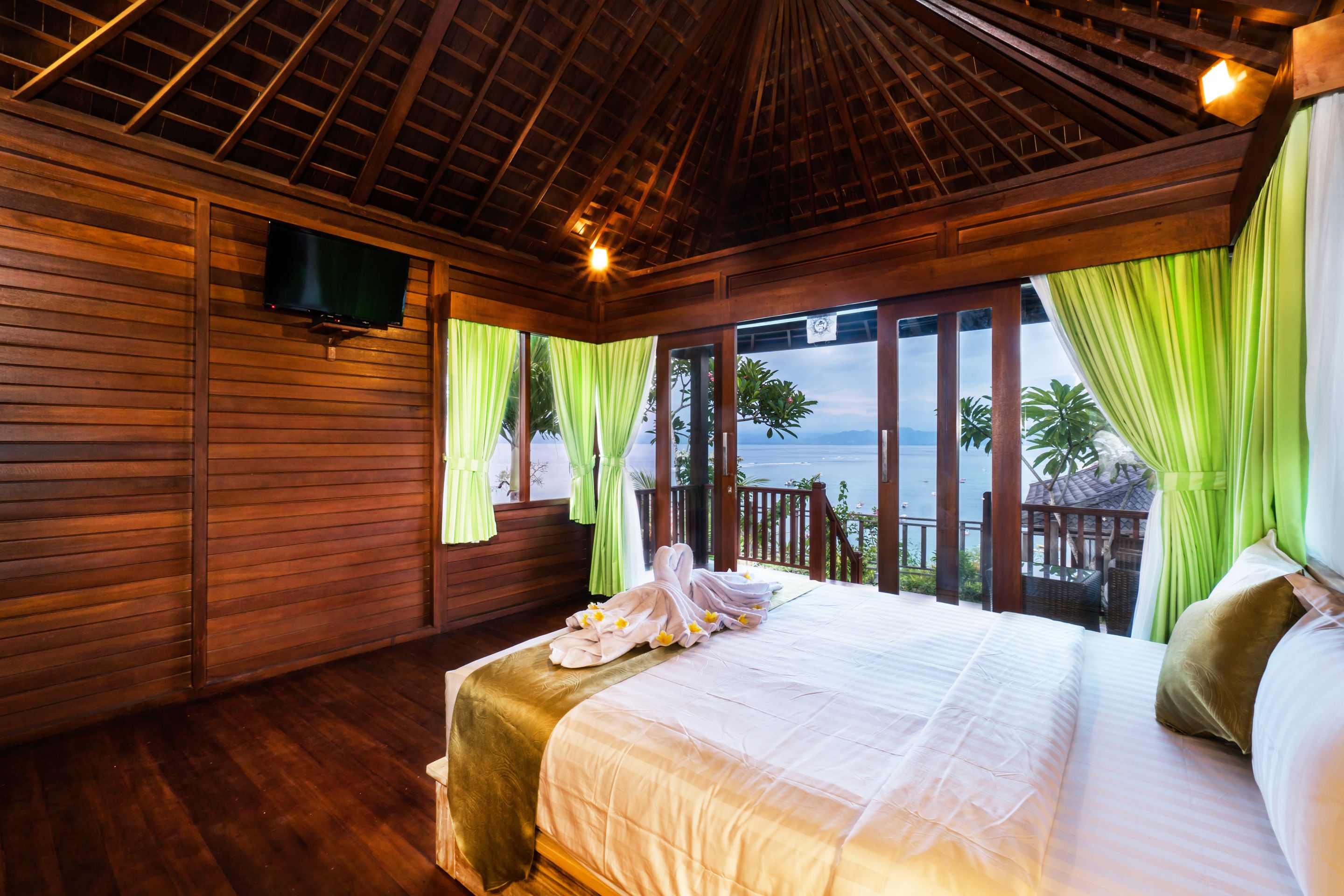 Superior Double Room | Minibar, in-room safe, desk, laptop workspace