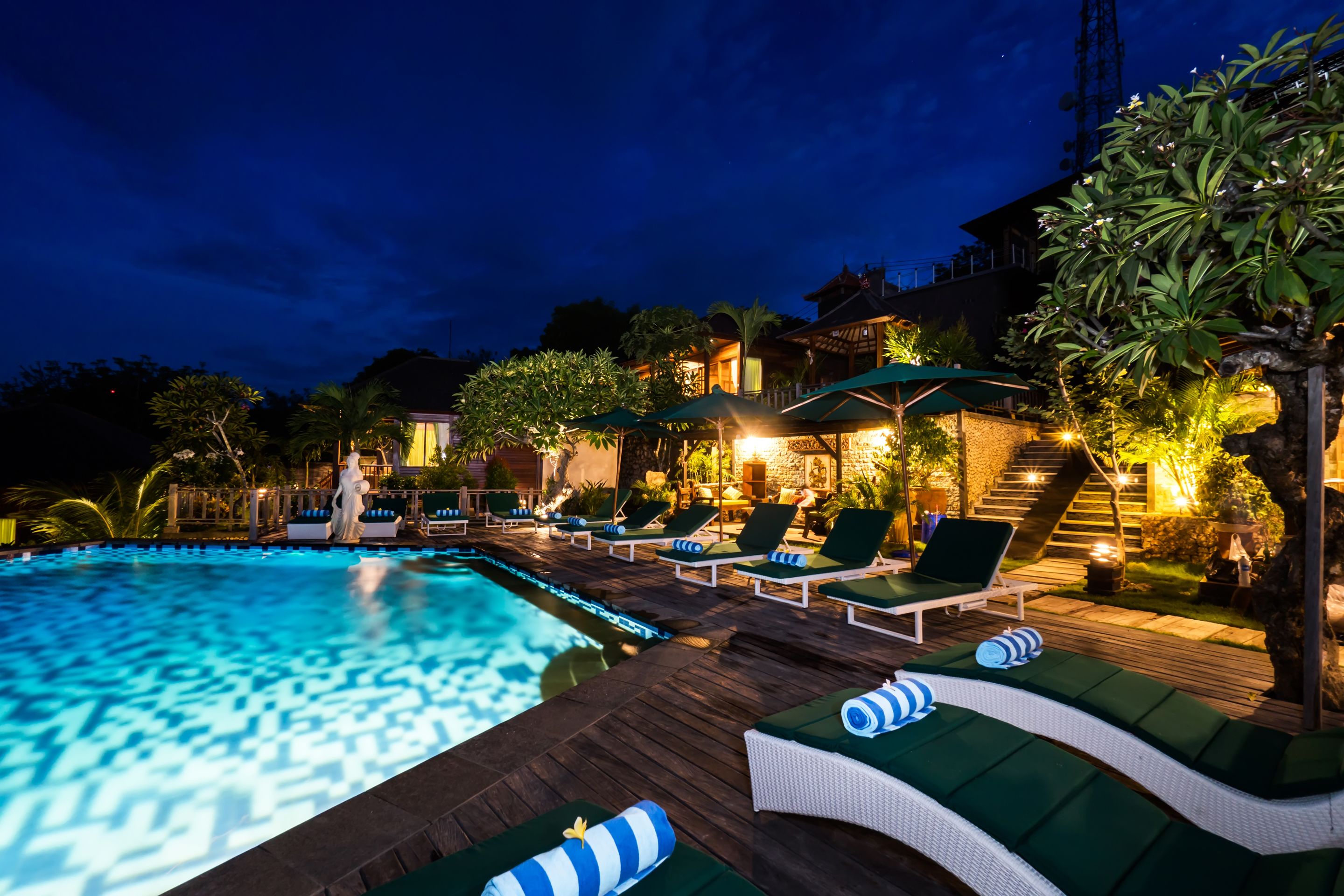 outdoor pool, pool loungers