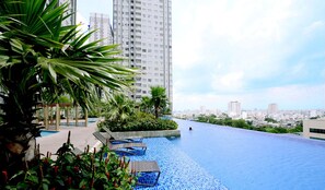 2 Außenpools, Infinity-Pool