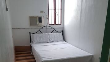 Habitación (Budget Double Room - Min 1 Month Stay) | Lobby lounge