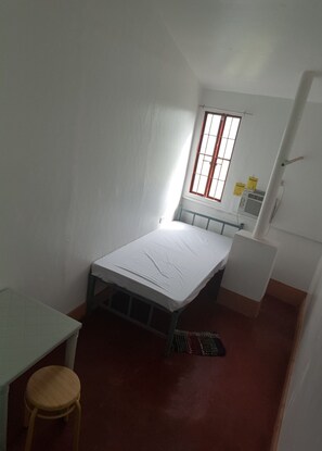 Desk, free WiFi, bed sheets - K Residences (Lapu-Lapu)