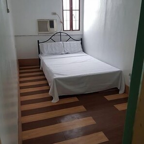 Desk, free WiFi, bed sheets - K Residences (Lapu-Lapu)