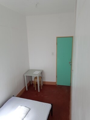 Desk, free WiFi, bed sheets - K Residences (Lapu-Lapu)